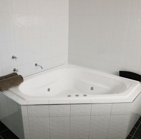 Akuna Motor Inn And Apartments - Accommodation Sunshine Coast 3