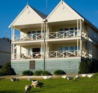 Lakeside Suites 1 - Accommodation Sunshine Coast