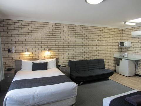 Cowra Crest Motel - Accommodation Sunshine Coast 3