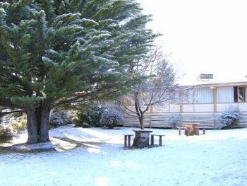 High Country Motel - Accommodation Sunshine Coast 0