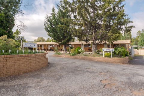 High Country Motel - Accommodation Sunshine Coast 1