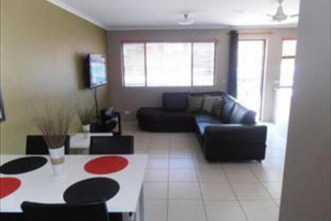 Beachside Court Holiday Apartments - Accommodation Sunshine Coast 3