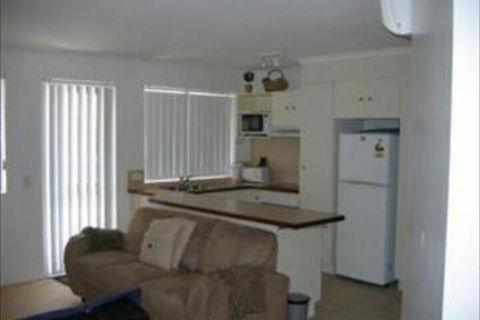 Beachside Court Holiday Apartments - Accommodation Sunshine Coast 2