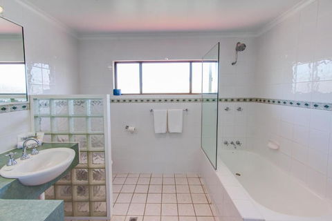 Comfort Inn Marco Polo Motel - Accommodation Sunshine Coast 3