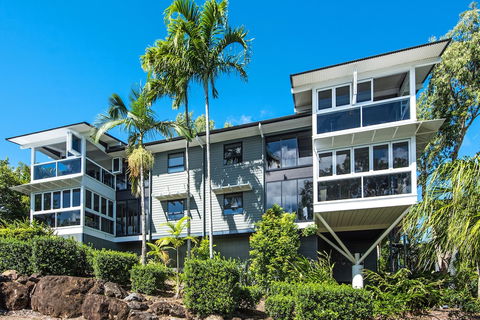 Oasis 1 Hamilton Island 2 Bedroom Apartment In Central Location With Golf Buggy - Accommodation Sunshine Coast 0