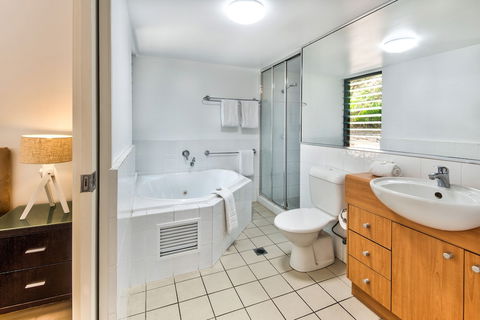 Oasis 1 Hamilton Island 2 Bedroom Apartment In Central Location With Golf Buggy - Accommodation Sunshine Coast 3