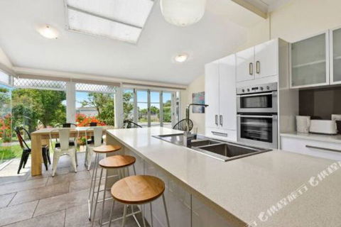 Rose Garden Spacious Family Home Near CBD - Accommodation Sunshine Coast 4
