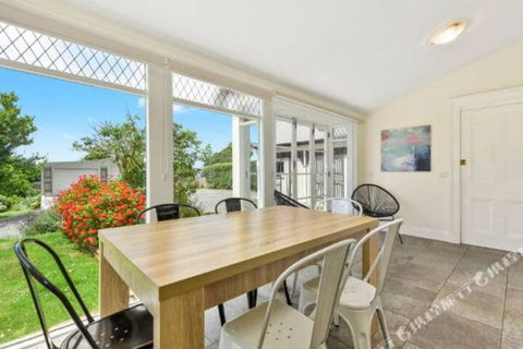 Rose Garden Spacious Family Home Near CBD - Accommodation Sunshine Coast 6