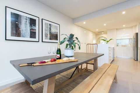 Luxury Four Bedroom Apartment - Accommodation Sunshine Coast 3
