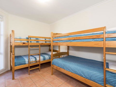 Ocean Pines Unit 1 Blue Bay NSW - Accommodation Sunshine Coast 4