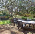 3 Adriana 83 Ronald Avenue unit with a backyard - Accommodation Sunshine Coast