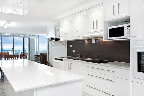 Monterey Lodge Unit 10 27 Warne Terrace. Kings Beach - Accommodation Sunshine Coast 1