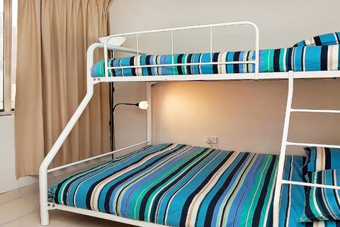 Monterey Lodge Unit 10 27 Warne Terrace. Kings Beach - Accommodation Sunshine Coast 6