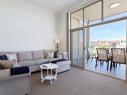 Walk On Birubi 1 / 40 Ocean Ave Pet Friendly WIFI Boat Parking & Water Views - Accommodation Sunshine Coast 6