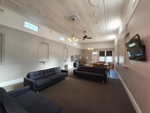 The Royal Hotel - Accommodation Sunshine Coast 6