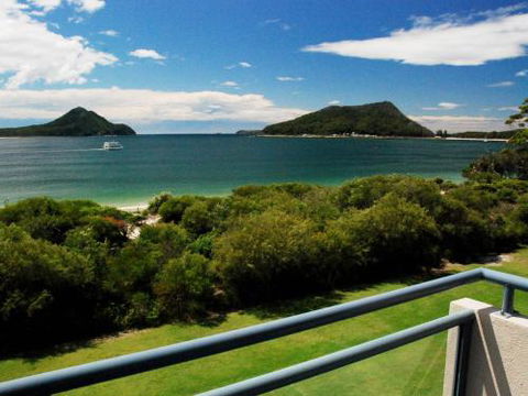 12 Ocean Shores 27 Weatherly Cl Waterfront Unit With Sensational Water Views WIFI & Air Conditioning - Accommodation Sunshine Coast 1