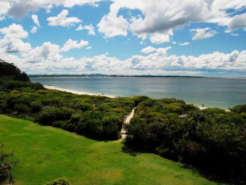 12 Ocean Shores 27 Weatherly Cl Waterfront Unit With Sensational Water Views WIFI & Air Conditioning - Accommodation Sunshine Coast 4