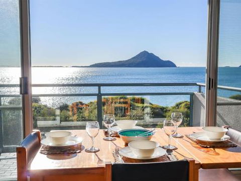 12 Ocean Shores 27 Weatherly Cl Waterfront Unit With Sensational Water Views WIFI & Air Conditioning - Accommodation Sunshine Coast 0
