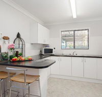 Lorikeet Retreat 2 / 117 Tomaree Rd Pet Friendly Air Conditioned Holiday House - Accommodation Sunshine Coast
