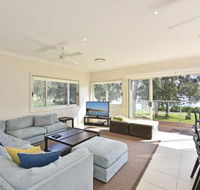 Wangi Lakehouse renovated Lake Macquarie lakefront Location - Accommodation Sunshine Coast
