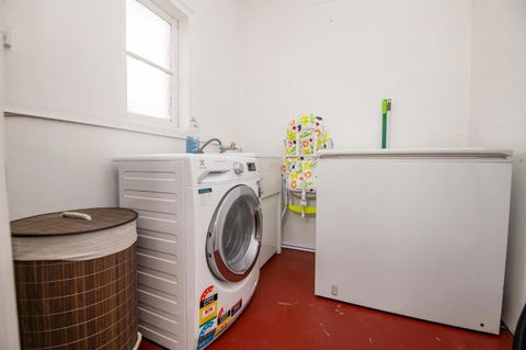 Lords Cottage Charming CBD Home Pet Friendly - Accommodation Sunshine Coast 2
