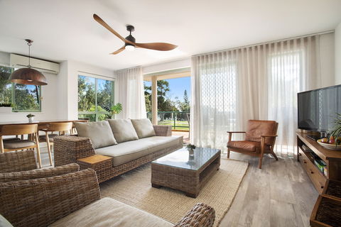 Apartment 2 Surfside - Accommodation Sunshine Coast 4