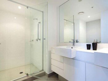 Panoramic Views At Sub Penthouse Apt - Accommodation Sunshine Coast 3