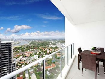 Panoramic Views At Sub Penthouse Apt - Accommodation Sunshine Coast 4