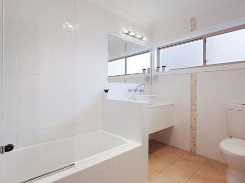 Rubys Retreat 44 Achilles Street Pet Friendly Aircon & Boat Parking - Accommodation Sunshine Coast 4