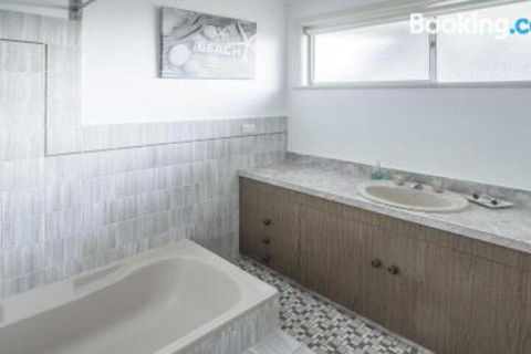 Clissold Street 11 Mollymook - Accommodation Sunshine Coast 2