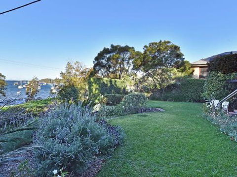 Wangi Waterfront Delight 4br Waterfront Reserve Home - Accommodation Sunshine Coast 2