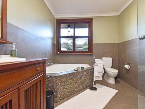 Wangi Waterfront Delight 4br Waterfront Reserve Home - Accommodation Sunshine Coast 3