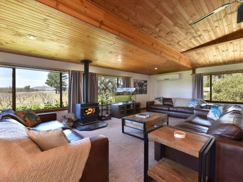 Soldiers Cottage Picturebook Vineyard Home - Accommodation Sunshine Coast 5