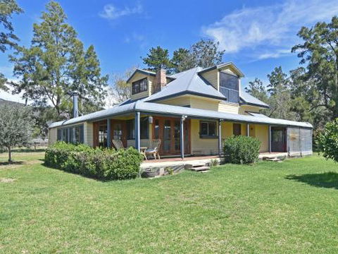 Soldiers Cottage Picturebook Vineyard Home - Accommodation Sunshine Coast 0