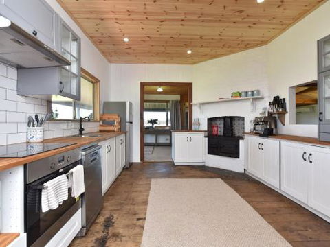 Soldiers Cottage Picturebook Vineyard Home - Accommodation Sunshine Coast 1