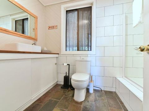 Soldiers Cottage Picturebook Vineyard Home - Accommodation Sunshine Coast 3