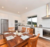 Kinloch Cottage renovated to new on Daisy Hill Vineyard - Accommodation Sunshine Coast