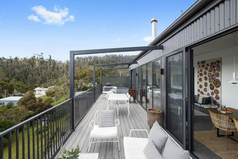 Months & Seasons Momentary Escapes Beach House - Accommodation Sunshine Coast 2