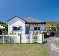 Escape to the Cottage 68 Tomaree Rd boat parking  WIFI - Accommodation Sunshine Coast