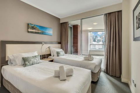 DREAM HARBOUR VIEW 2 BRM / GYM POOL & PARKING - Accommodation Sunshine Coast 3