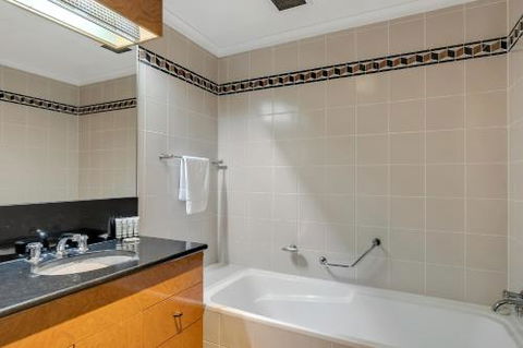 DREAM HARBOUR VIEW 2 BRM / GYM POOL & PARKING - Accommodation Sunshine Coast 1