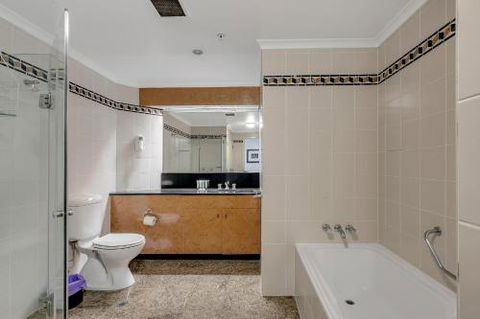 DREAM HARBOUR VIEW 2 BRM / GYM POOL & PARKING - Accommodation Sunshine Coast 5