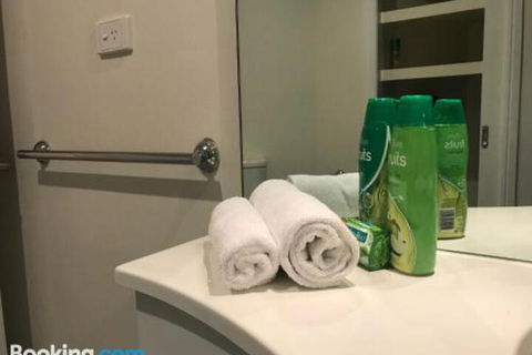 Townsville Strand Lighthouse Apartment 3 - Accommodation Sunshine Coast 2