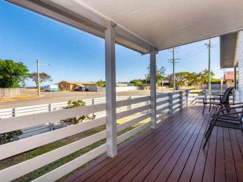 Dog Lovers Retreat Beachmere - Accommodation Sunshine Coast 1