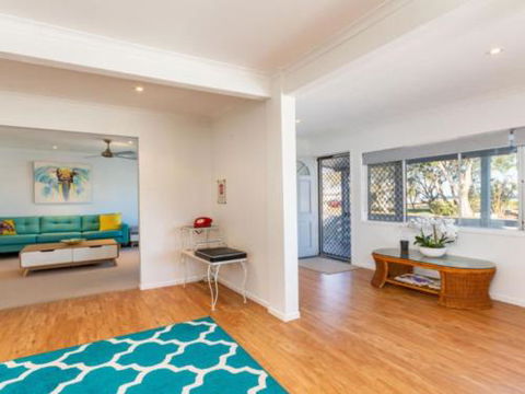 Dog Lovers Retreat Beachmere - Accommodation Sunshine Coast 4