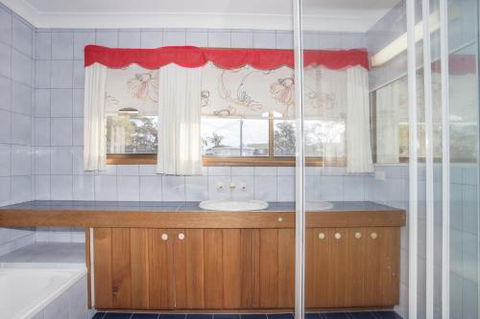 Stunning Clifftop Location 213 Mitchell Pde - Accommodation Sunshine Coast 5