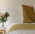 Trentham Central Villas 6 BR / Ensuite / Sleeps 12 - Accommodation Sunshine Coast