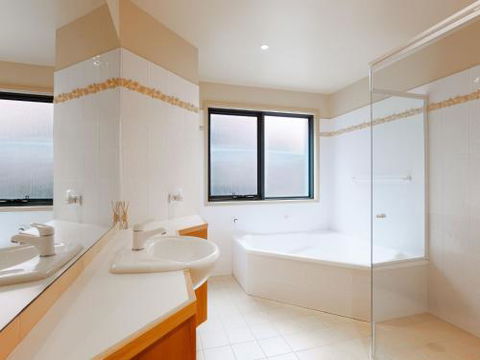 23 Wollomi Ave Stunning Water Views & WIFI - Accommodation Sunshine Coast 6