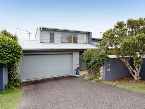 23 Wollomi Ave Stunning Water Views & WIFI - Accommodation Sunshine Coast 2