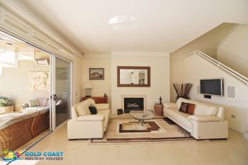 Harbourfront Retreat - Accommodation Sunshine Coast 0